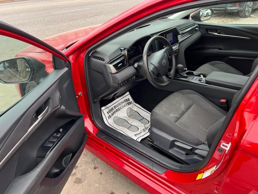 Toyota Camry Hybrid XLE 2025