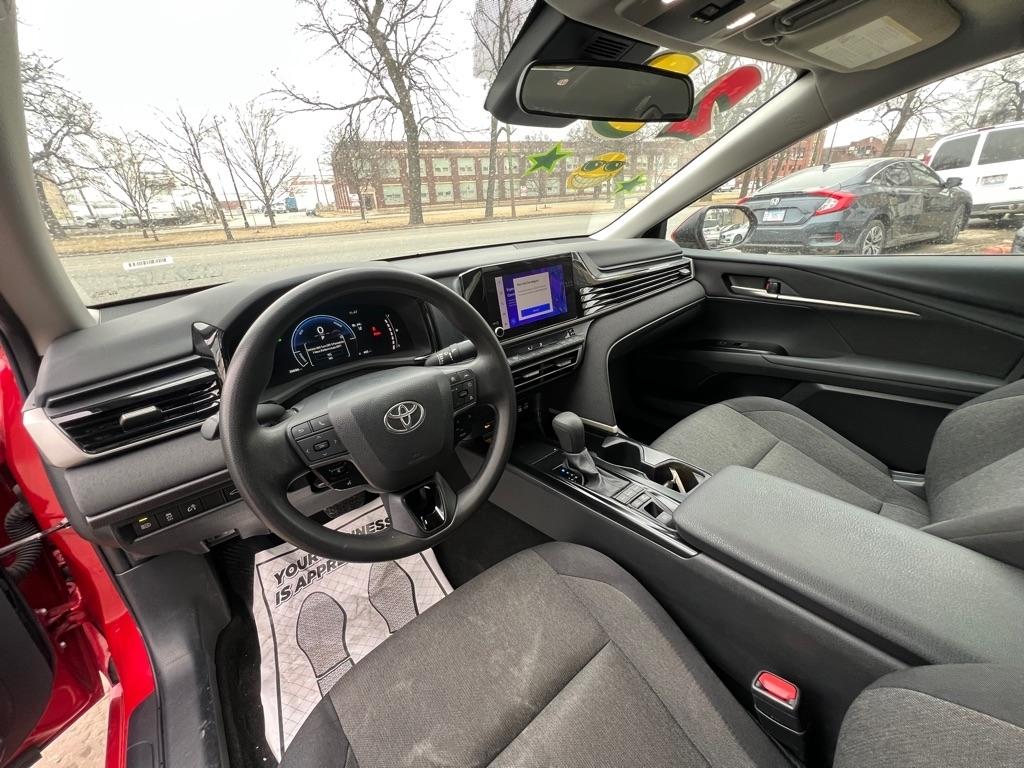 Toyota Camry Hybrid XLE 2025