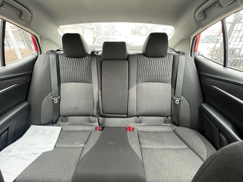 Toyota Camry Hybrid XLE 2025