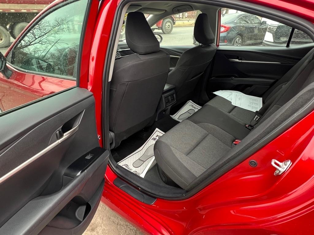 Toyota Camry Hybrid XLE 2025