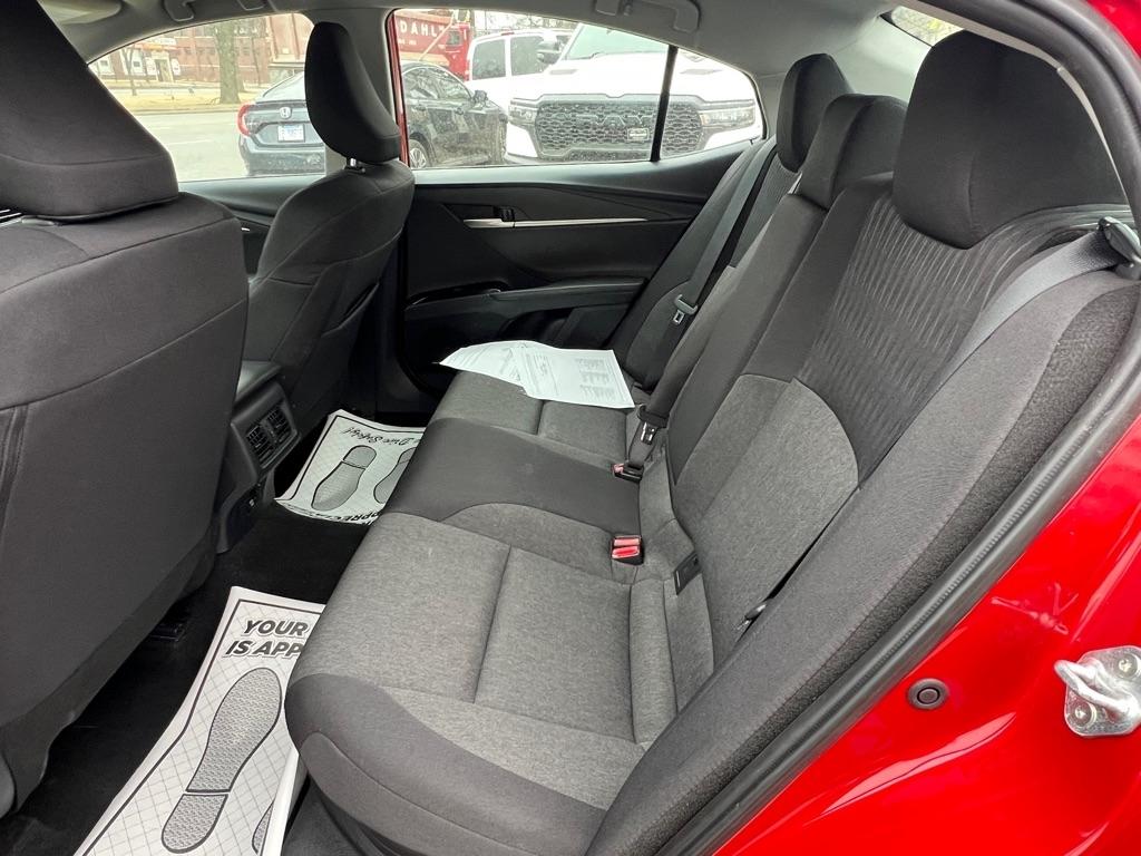 Toyota Camry Hybrid XLE 2025