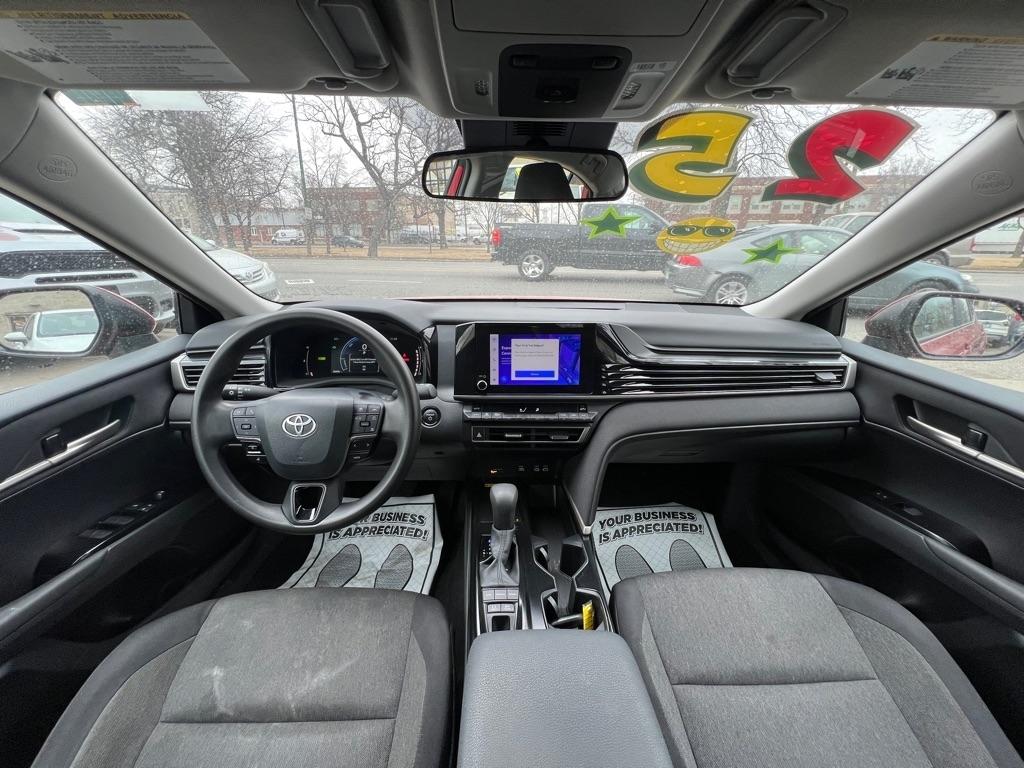 Toyota Camry Hybrid XLE 2025