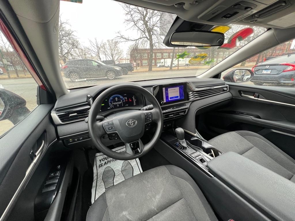 Toyota Camry Hybrid XLE 2025