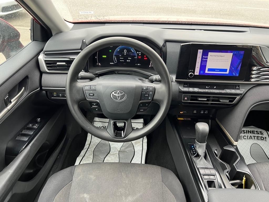 Toyota Camry Hybrid XLE 2025