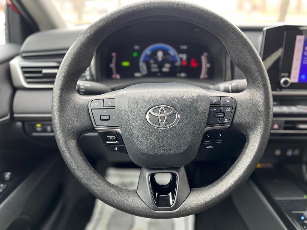 Toyota Camry Hybrid XLE 2025