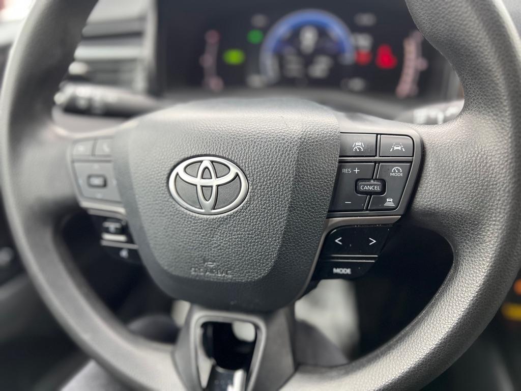 Toyota Camry Hybrid XLE 2025