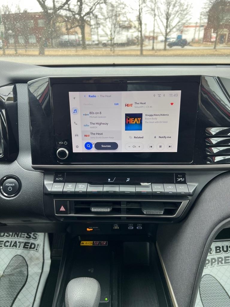 Toyota Camry Hybrid XLE 2025