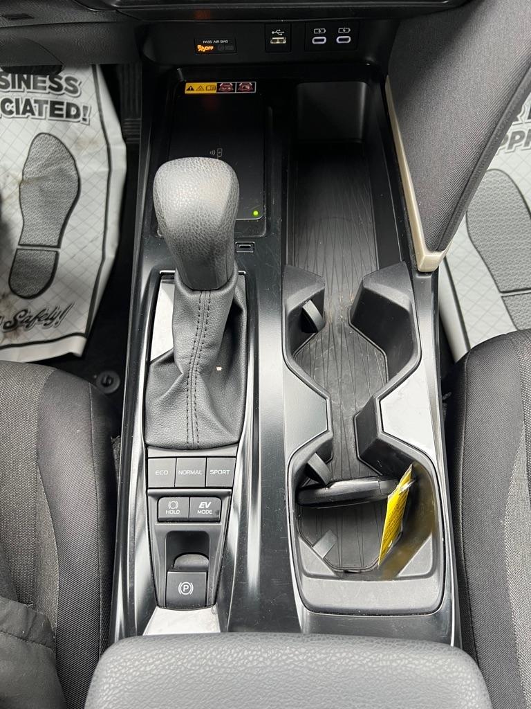 Toyota Camry Hybrid XLE 2025