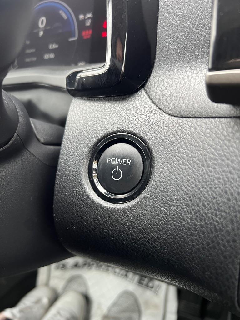 Toyota Camry Hybrid XLE 2025