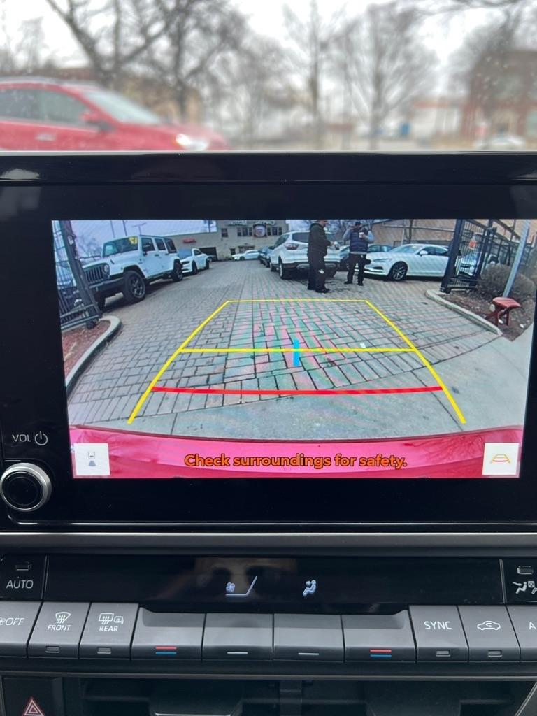 Toyota Camry Hybrid XLE 2025