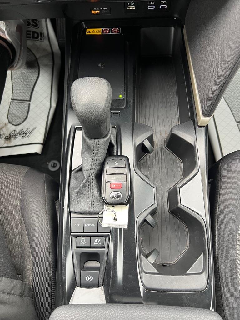 Toyota Camry Hybrid XLE 2025