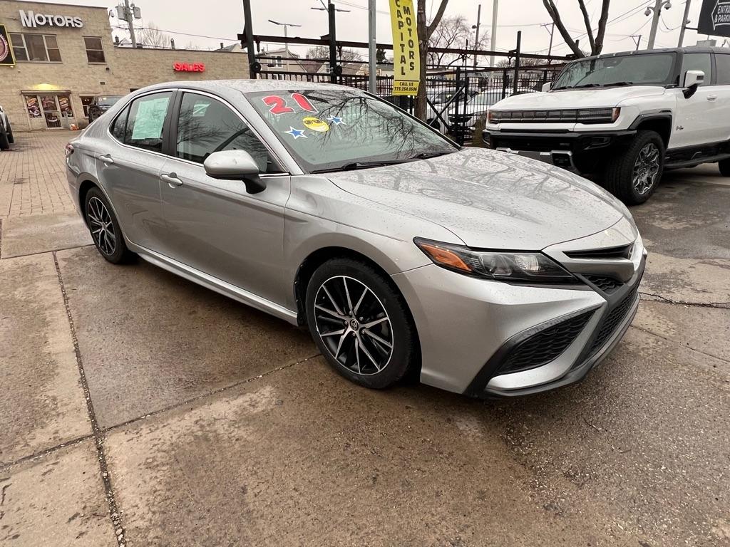 Toyota Camry SE 2021
