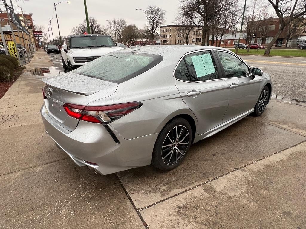 Toyota Camry SE 2021