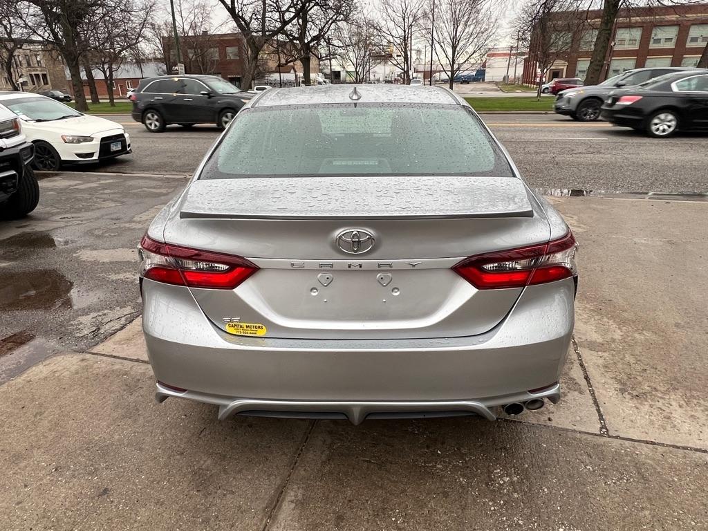 Toyota Camry SE 2021