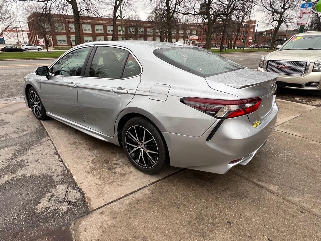 Toyota Camry SE 2021