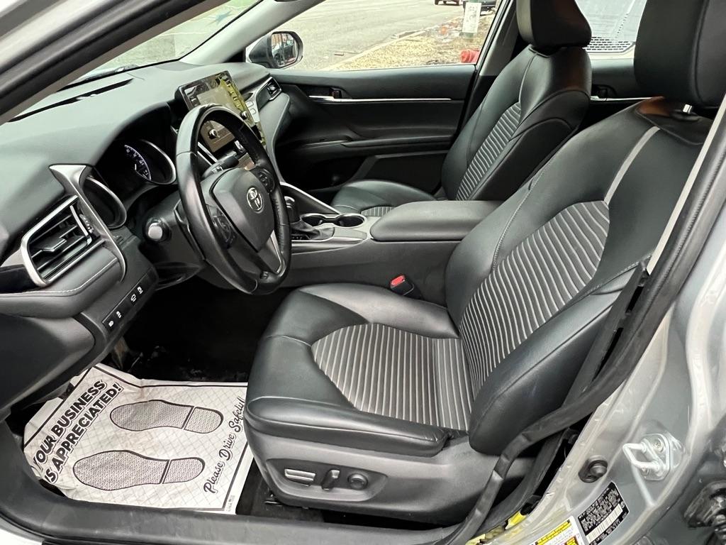 Toyota Camry SE 2021