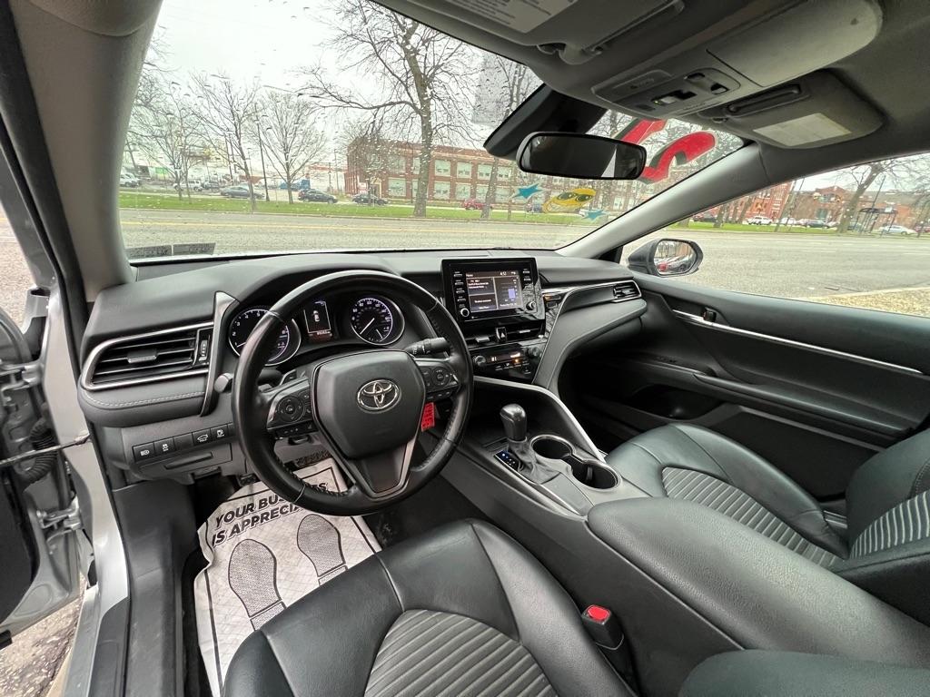 Toyota Camry SE 2021