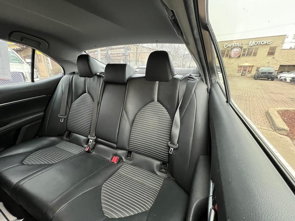 Toyota Camry SE 2021