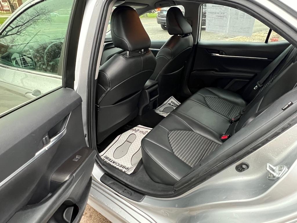 Toyota Camry SE 2021