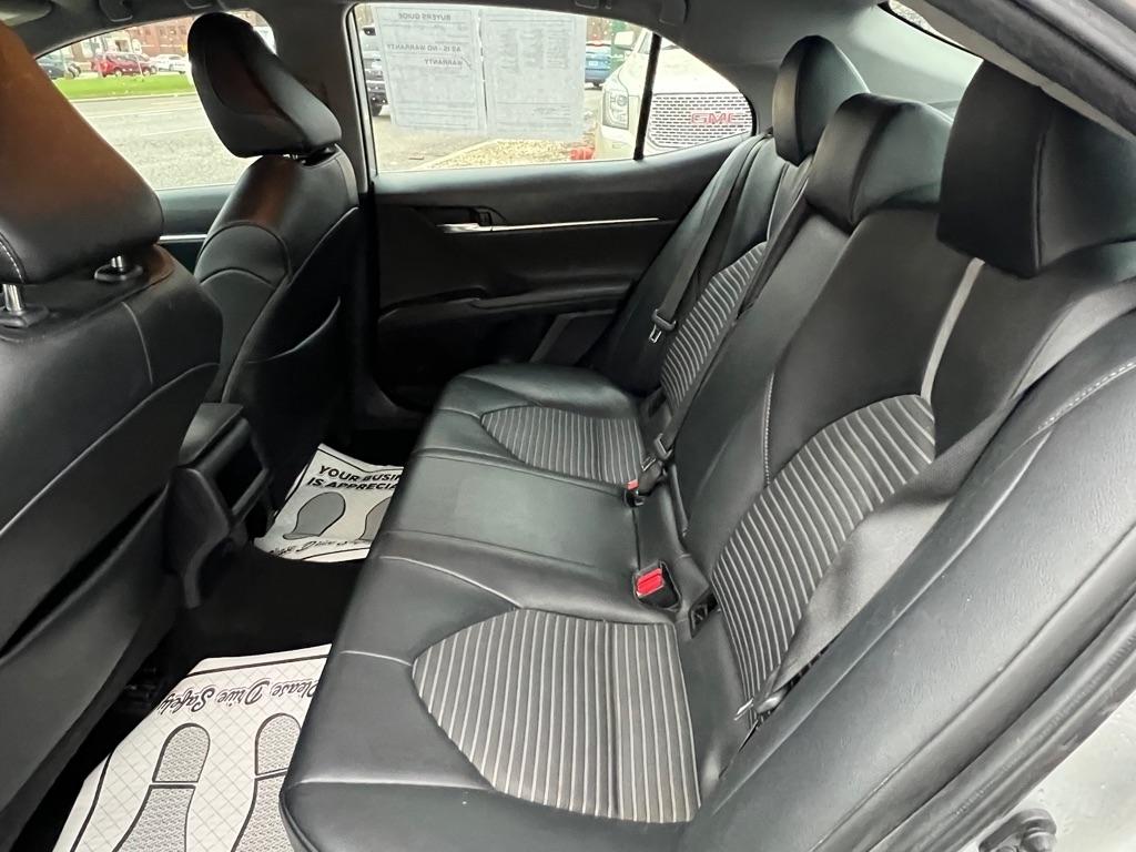 Toyota Camry SE 2021