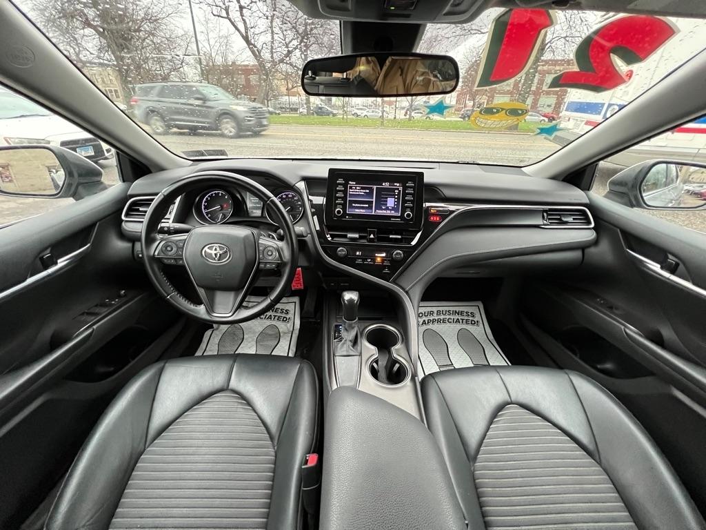 Toyota Camry SE 2021