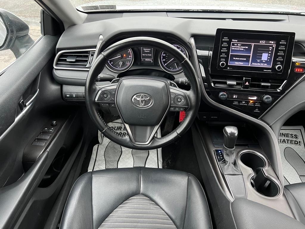 Toyota Camry SE 2021