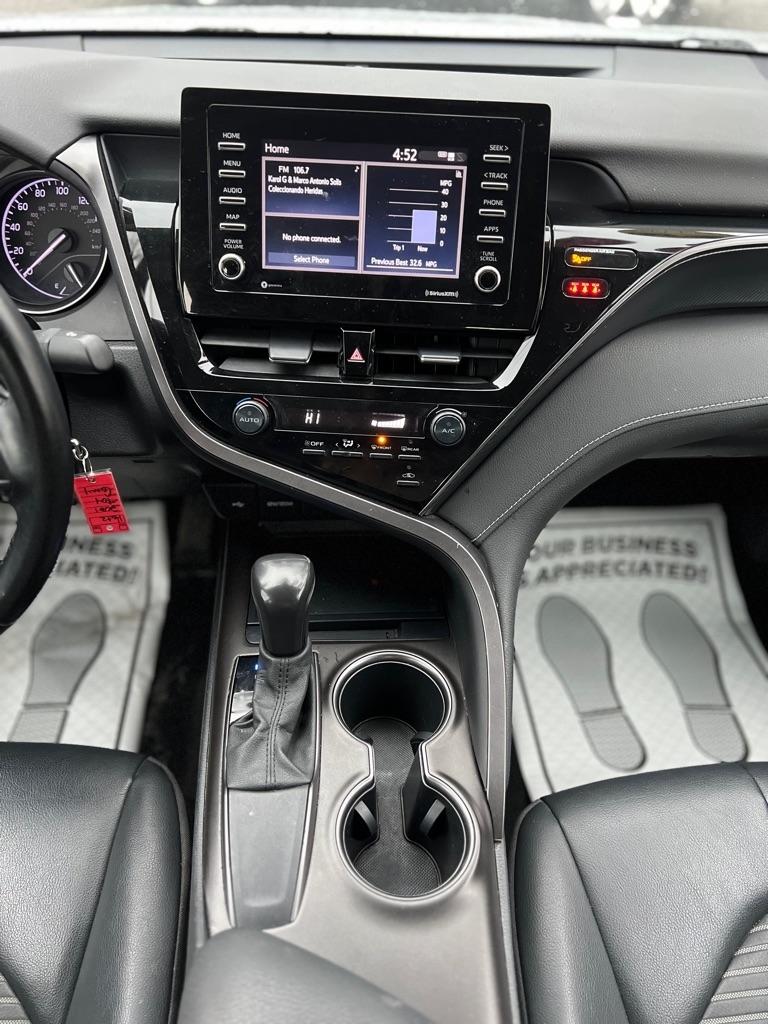 Toyota Camry SE 2021