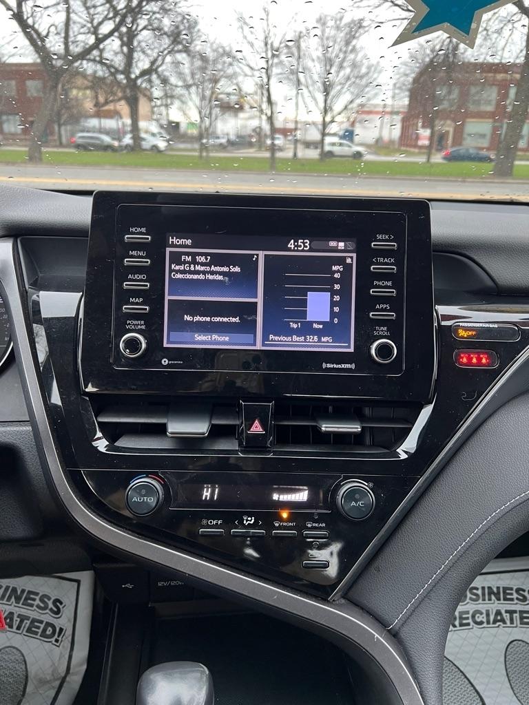 Toyota Camry SE 2021