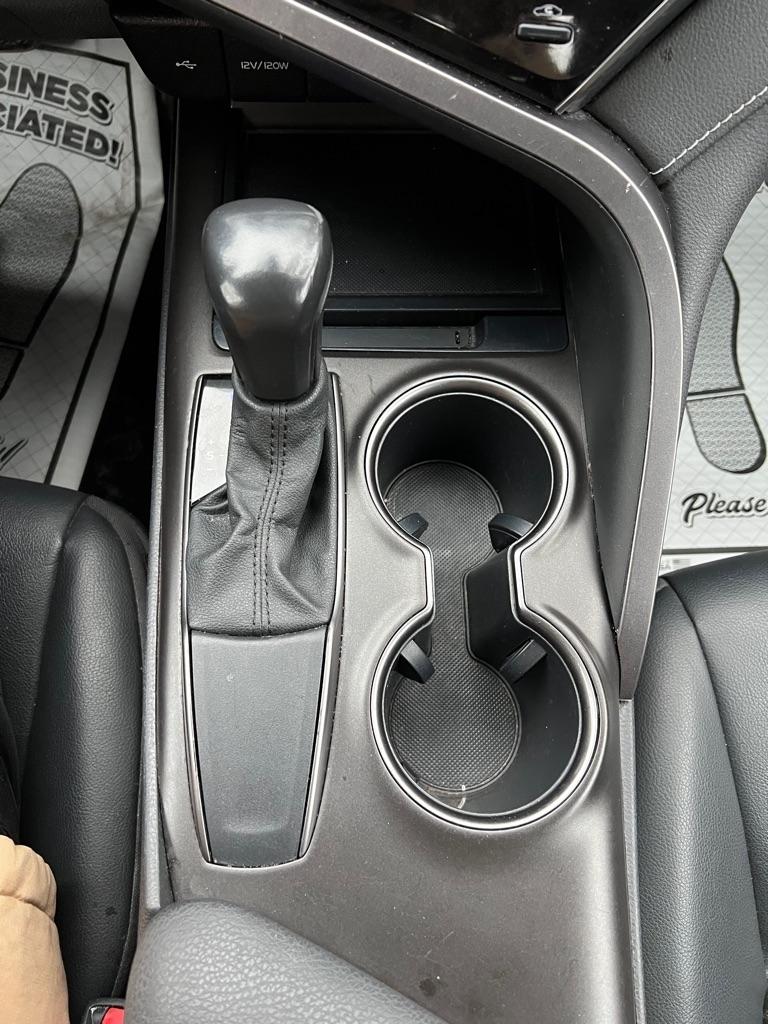 Toyota Camry SE 2021