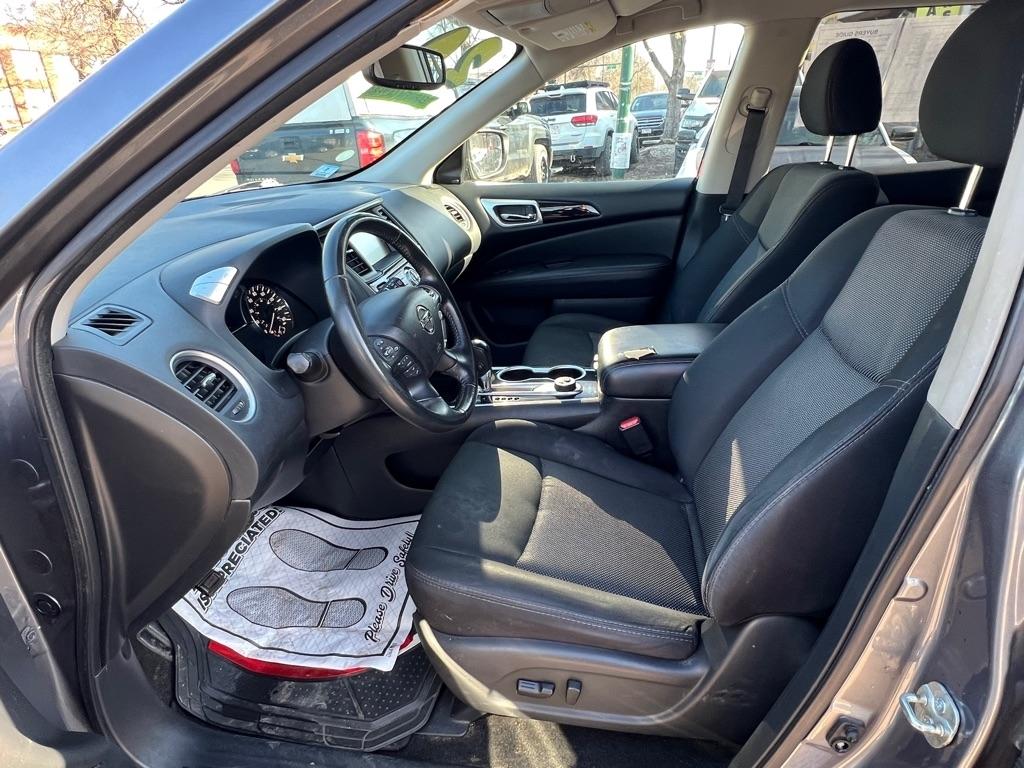 Nissan Pathfinder SV 4WD 2020