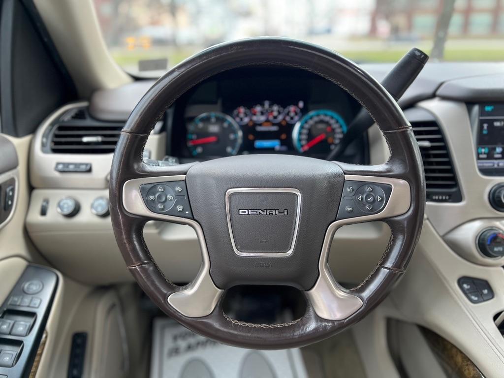 GMC Yukon Denali 4WD 2017