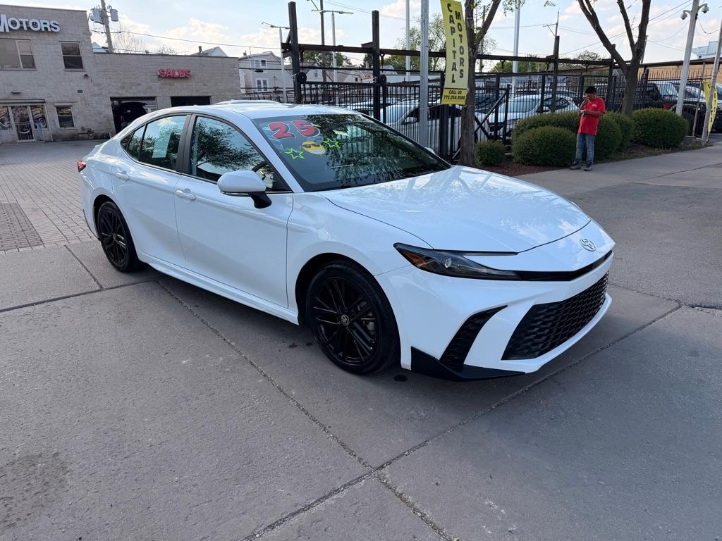 Toyota Camry Hybrid XLE 2025