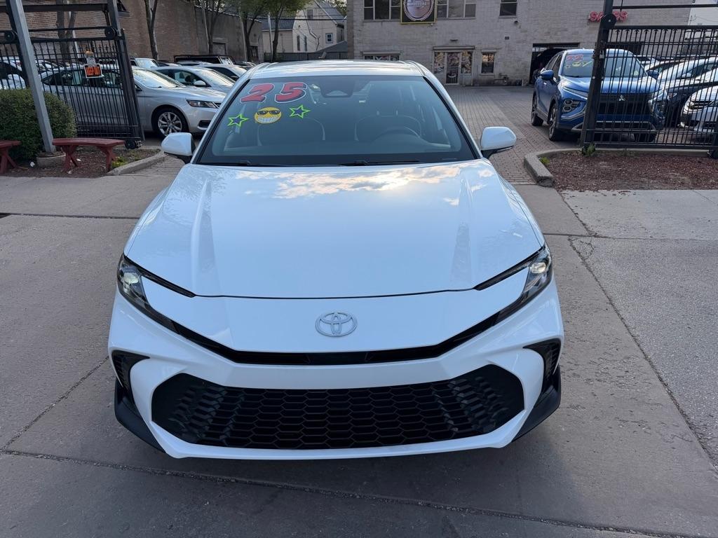 Toyota Camry Hybrid XLE 2025