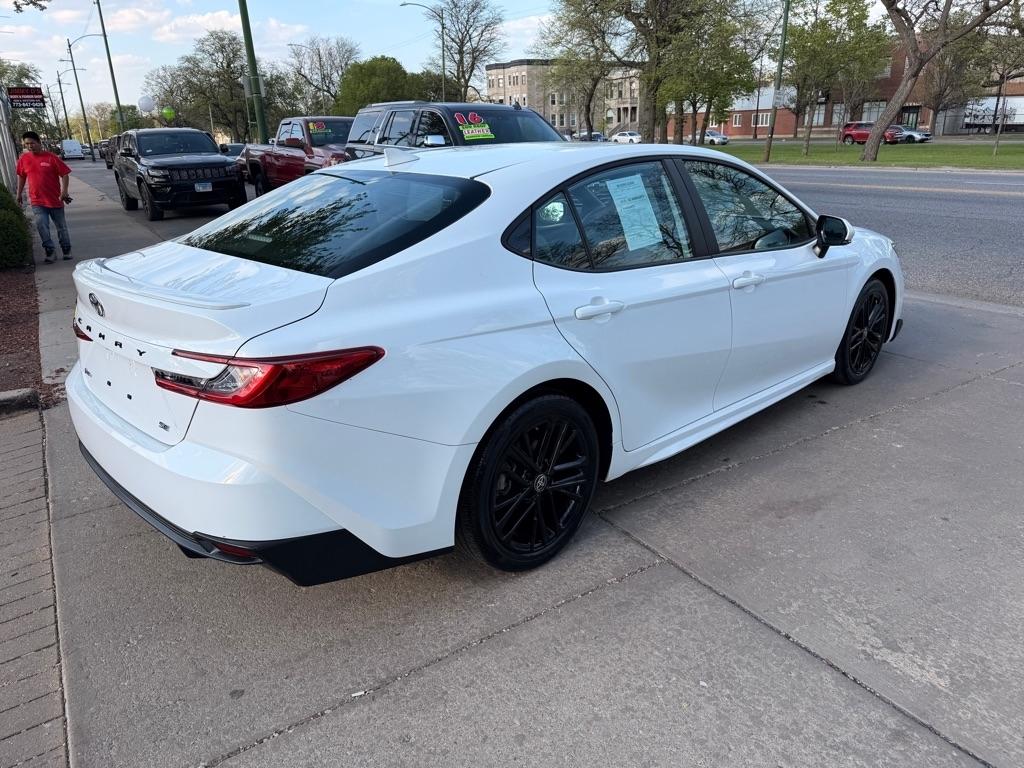 Toyota Camry Hybrid XLE 2025