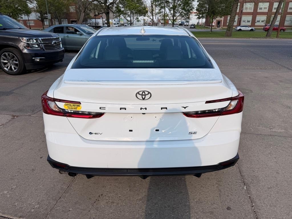 Toyota Camry Hybrid XLE 2025