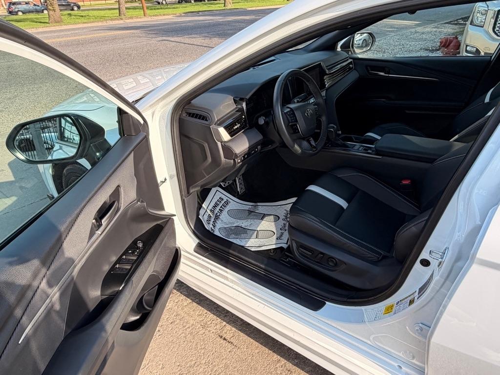 Toyota Camry Hybrid XLE 2025