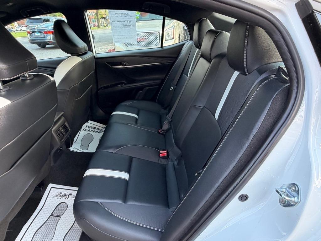 Toyota Camry Hybrid XLE 2025