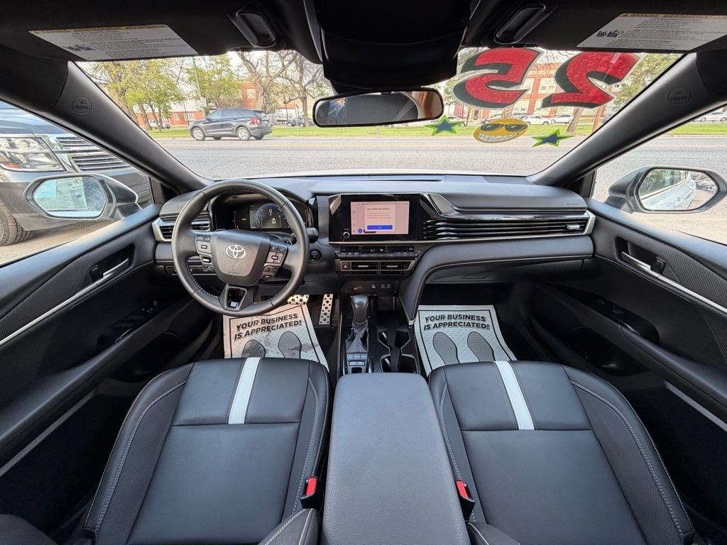 Toyota Camry Hybrid XLE 2025