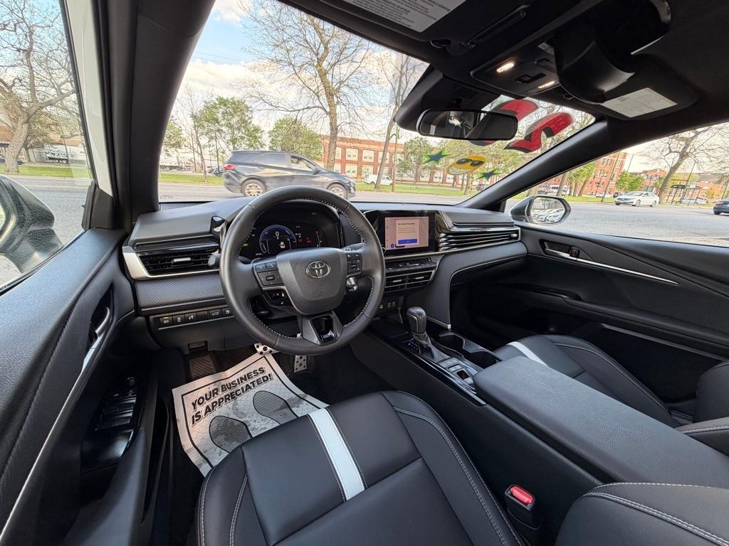 Toyota Camry Hybrid XLE 2025