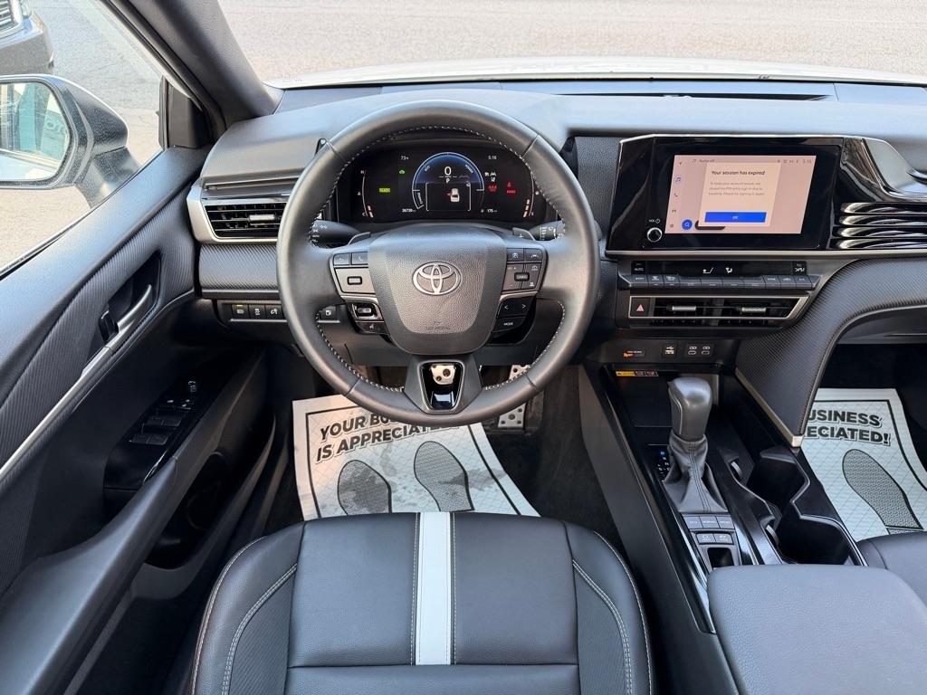 Toyota Camry Hybrid XLE 2025