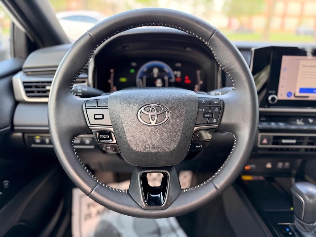 Toyota Camry Hybrid XLE 2025