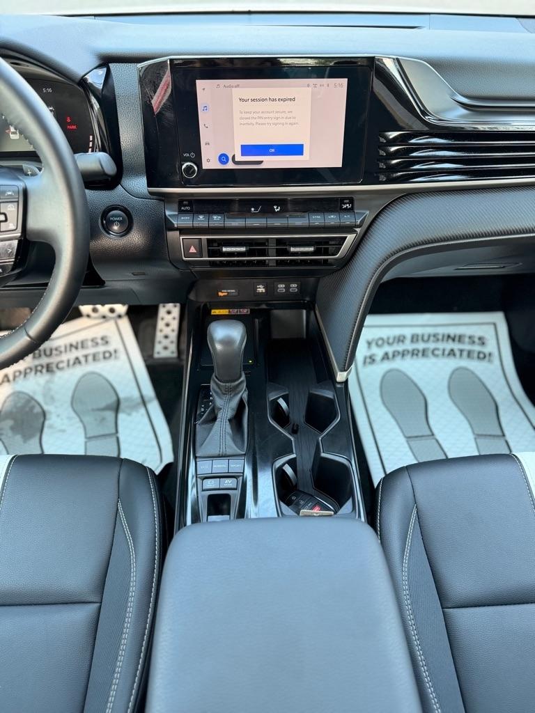 Toyota Camry Hybrid XLE 2025