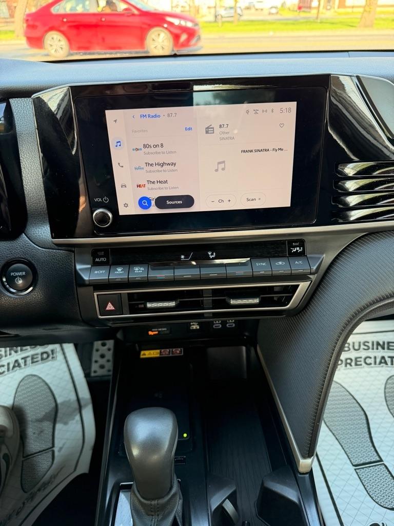 Toyota Camry Hybrid XLE 2025