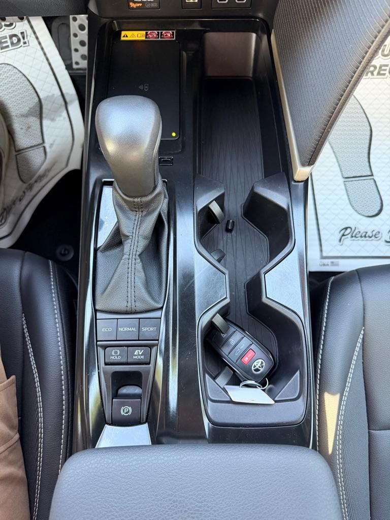 Toyota Camry Hybrid XLE 2025