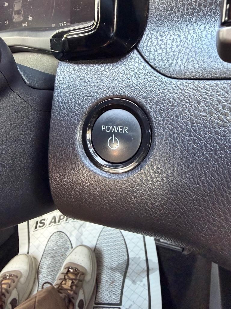 Toyota Camry Hybrid XLE 2025