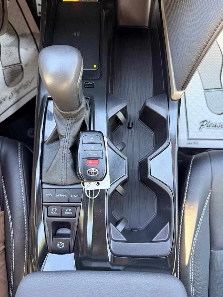 Toyota Camry Hybrid XLE 2025