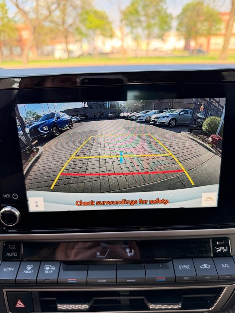 Toyota Camry Hybrid XLE 2025