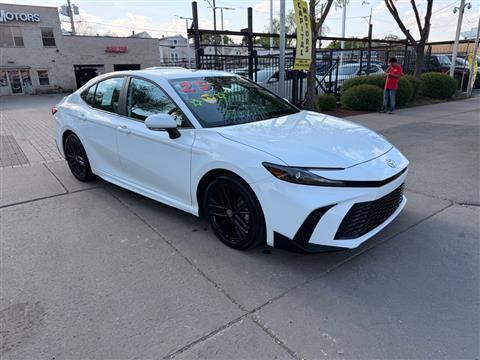 2025 Toyota Camry Hybrid XLE