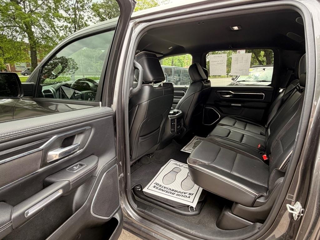 RAM 1500 Laramie Crew Cab SWB 4WD 2024