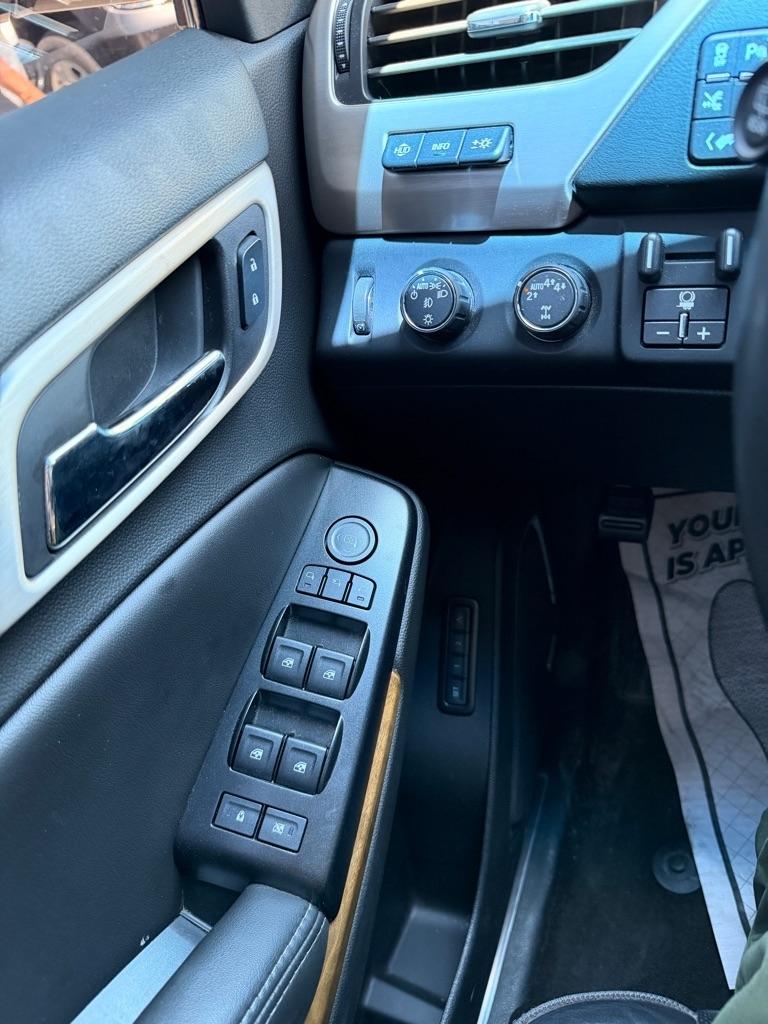 GMC Yukon XL Denali 4WD 2017